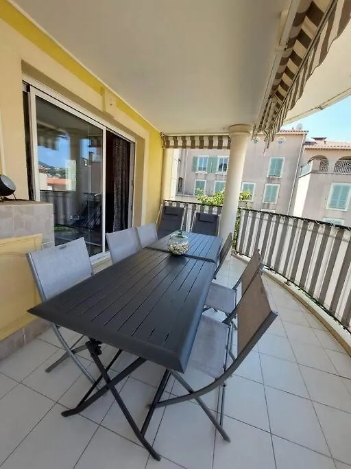 Appartement T3 Agreable, Proche Centre Et Plage. Carqueiranne Apartment