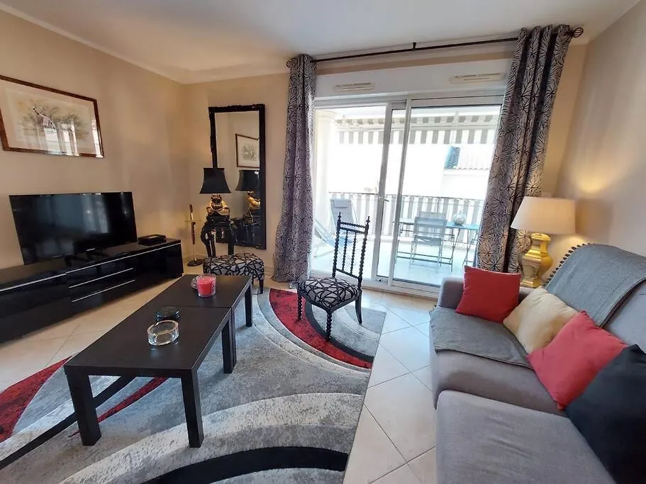 Appartement T3 Agreable, Proche Centre Et Plage. Carqueiranne Apartment