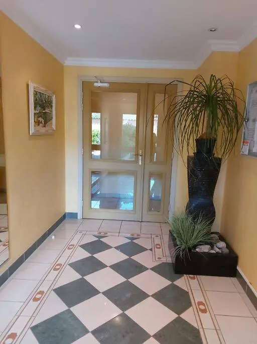 Apartment Appartement T3 Agreable, Proche Centre Et Plage. Carqueiranne